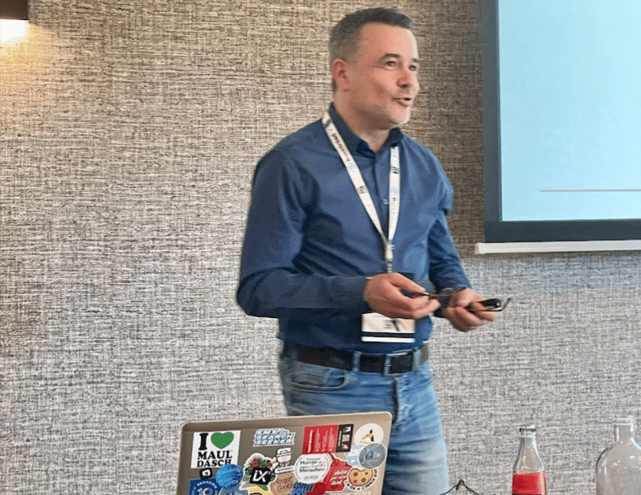 Sven Deutschländer präsentiert einen SEO-Schlachtplan für B2B-Unternehmen