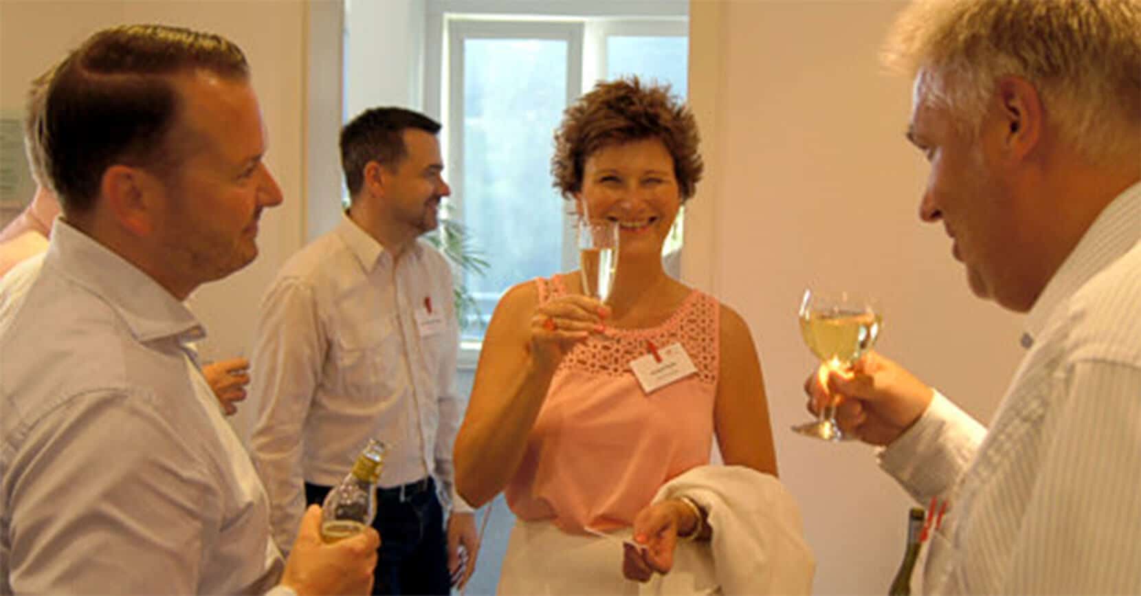 Bei Drinks & Snacks mit anderen Unternehmern austauschen