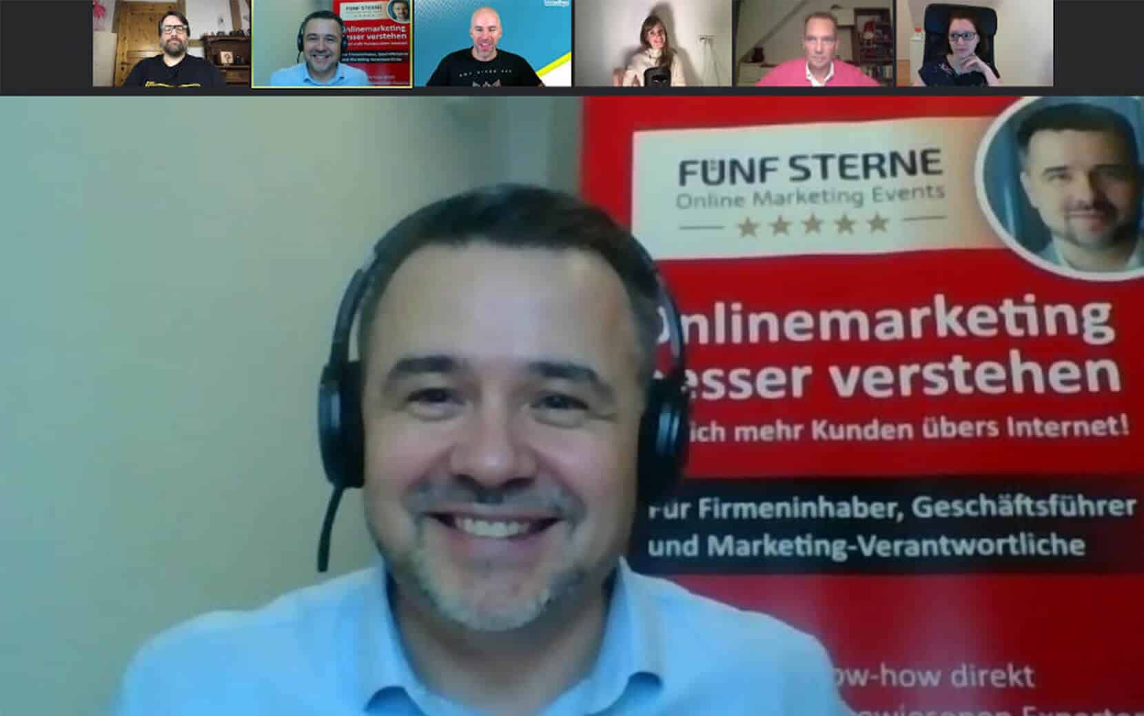 Sven Deutschländer eröffnet den "Ask the Experts"-Abend